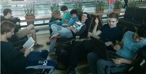 lolS4总决赛FNC战队抵达目的地